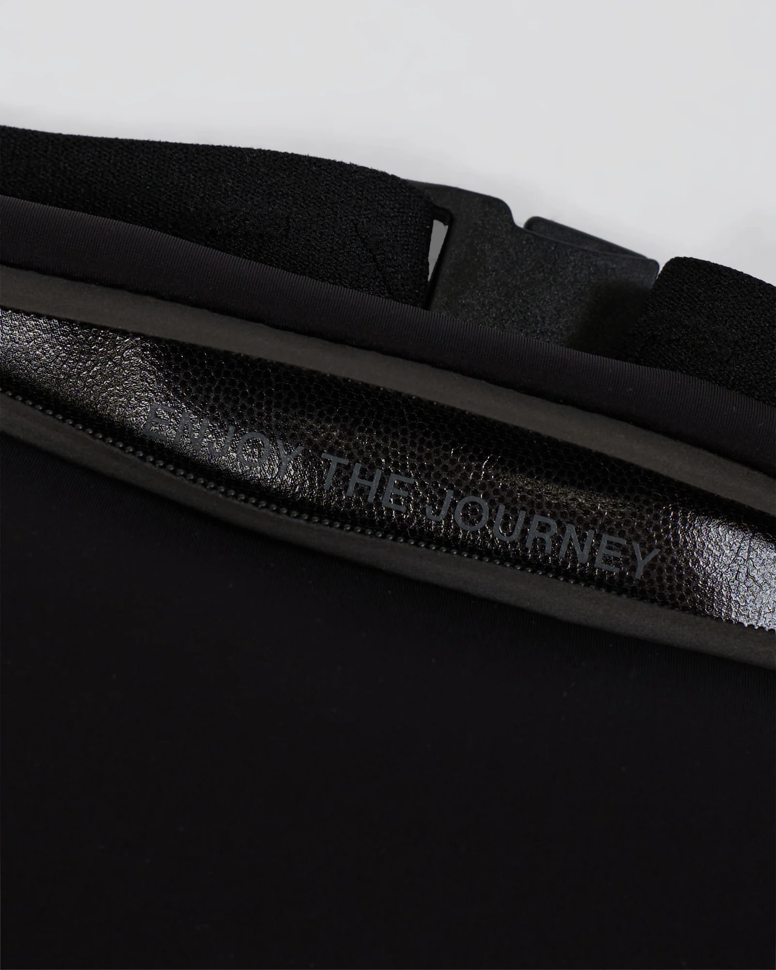Accelerate Run Belt - Black-Reflective - Image 4