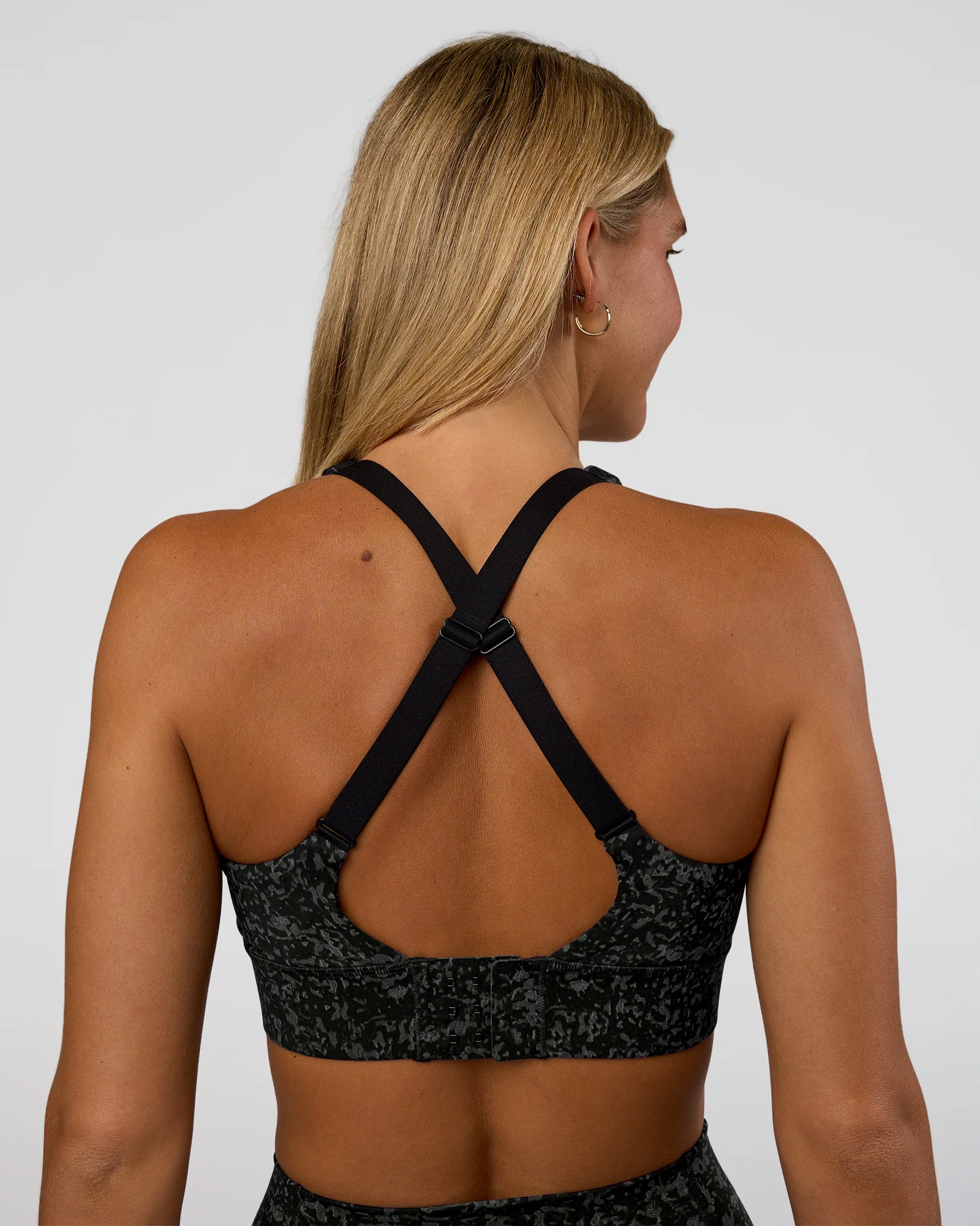 Accelerate Sports Bra - Energy Print Black - Image 2