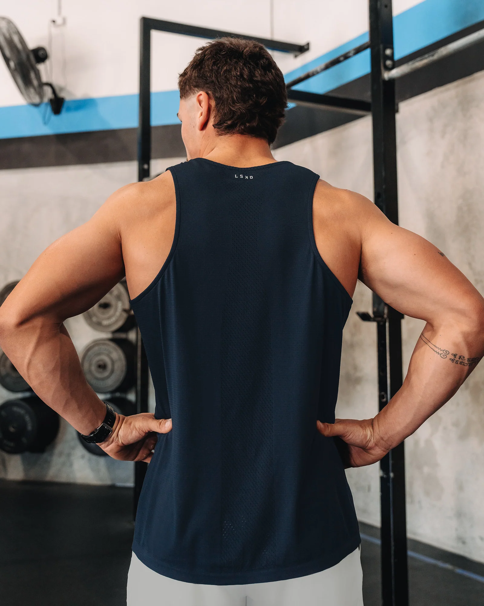 AeroFLX+ Seamless Tank - Navy/Navy - Image 3
