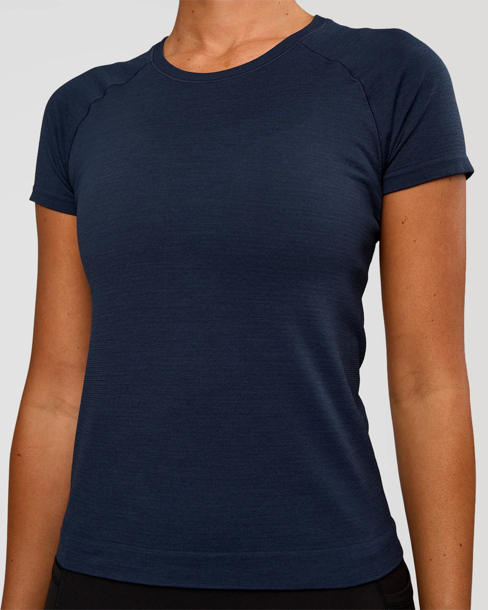 AeroFLX+ Seamless Tee - Future Navy/Future Navy - Image 4