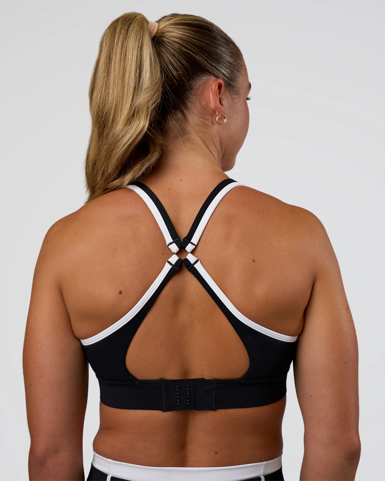 Distinction Sports Bra 2.0 - Black-White - Image 2