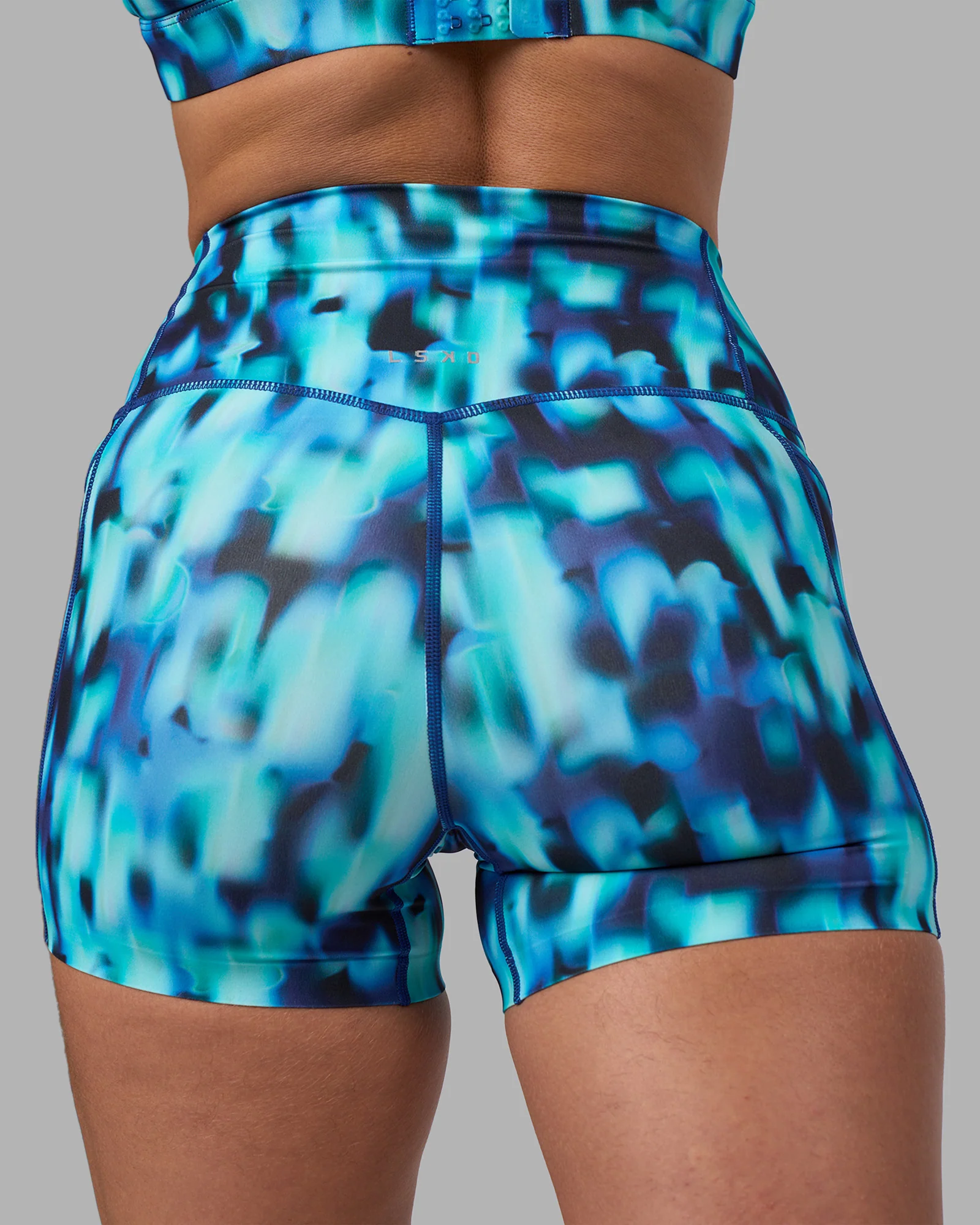 Elixir Ultra High-Rise 4" Short Pockets - Luminous - Image 9
