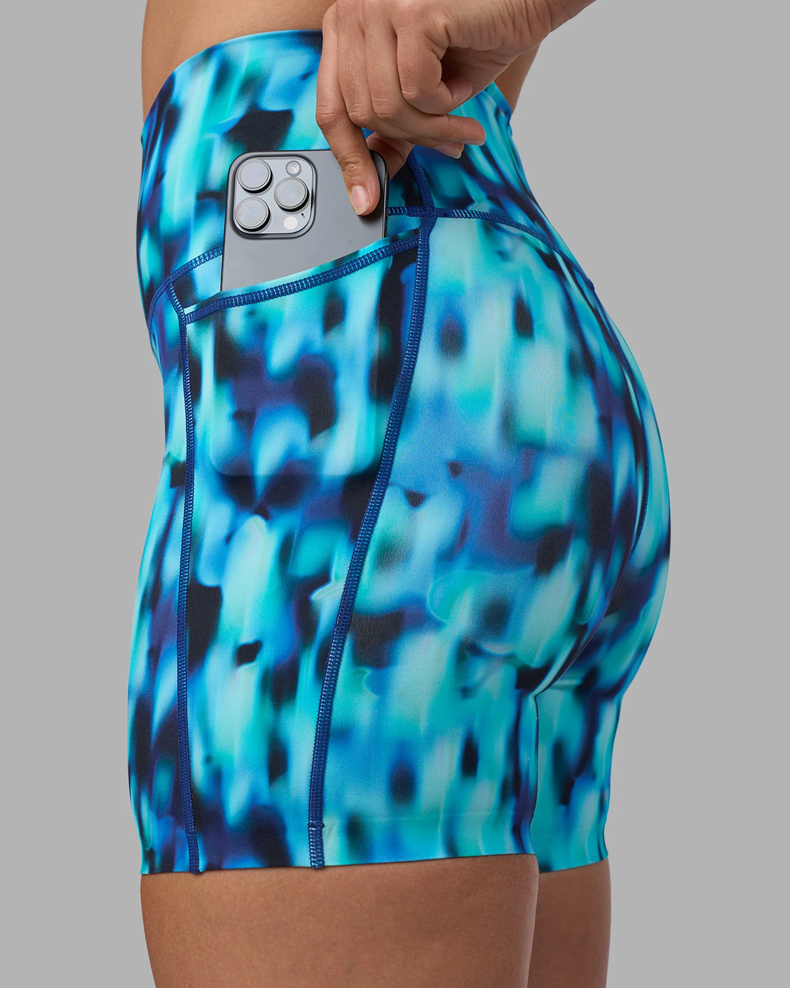 Elixir Ultra High-Rise 6" Short Pockets - Luminous - Image 5