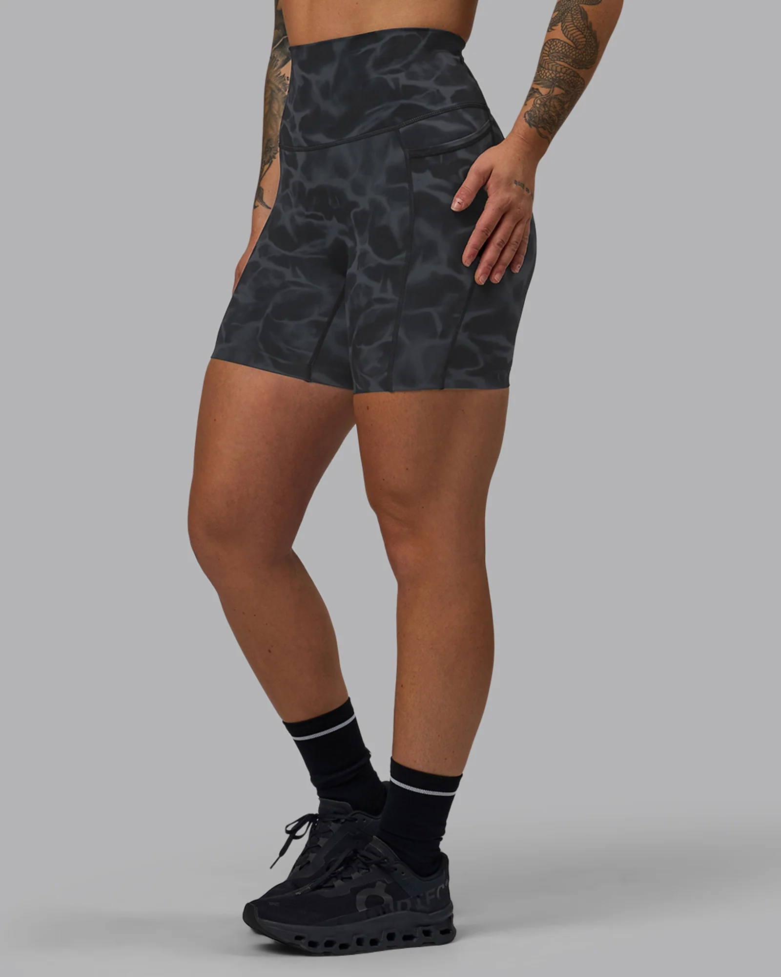 Elixir Ultra High-Rise 6" Short Pockets - Tranquil-Black - Image 3