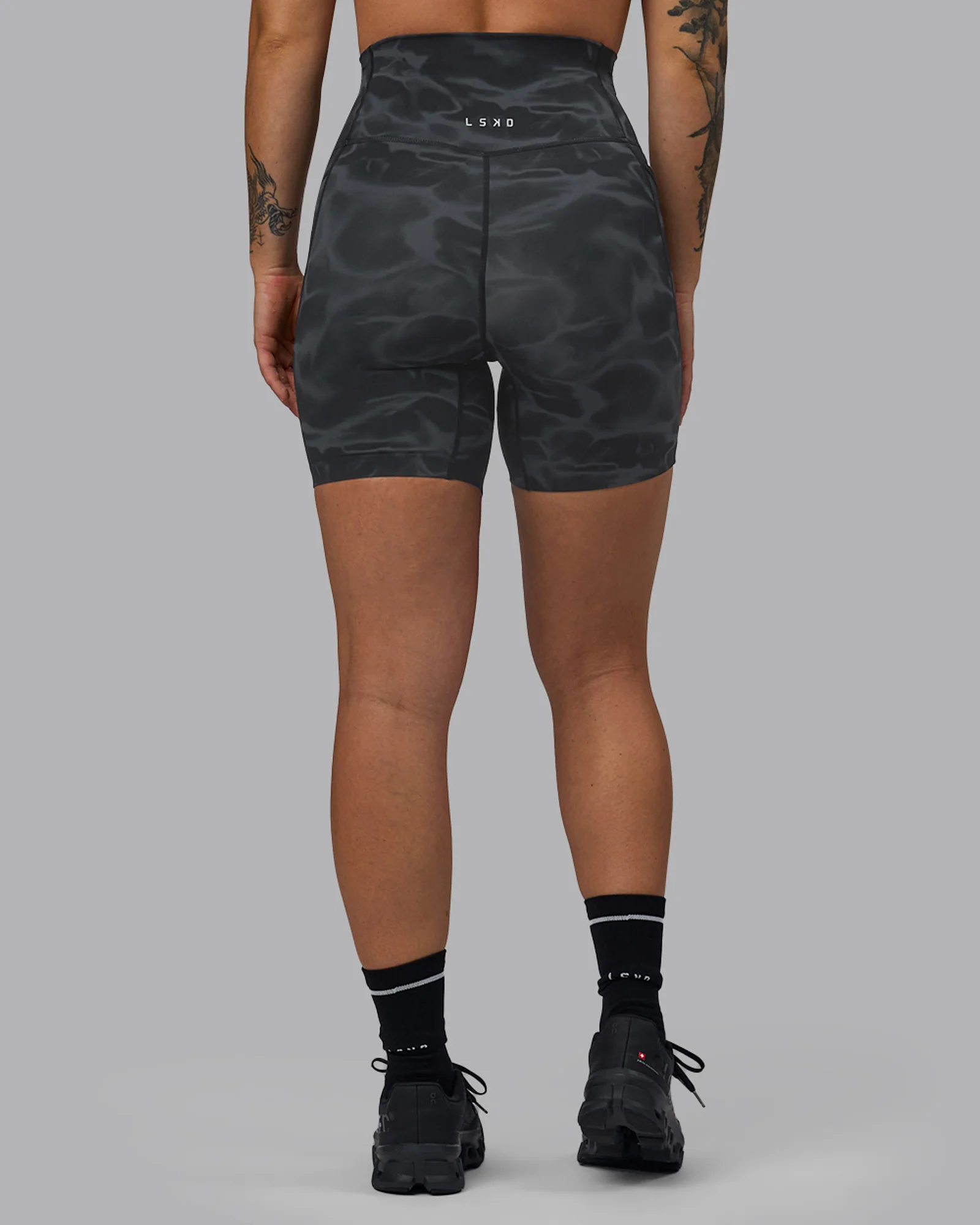 Elixir Ultra High-Rise 6" Short Pockets - Tranquil-Black - Image 5