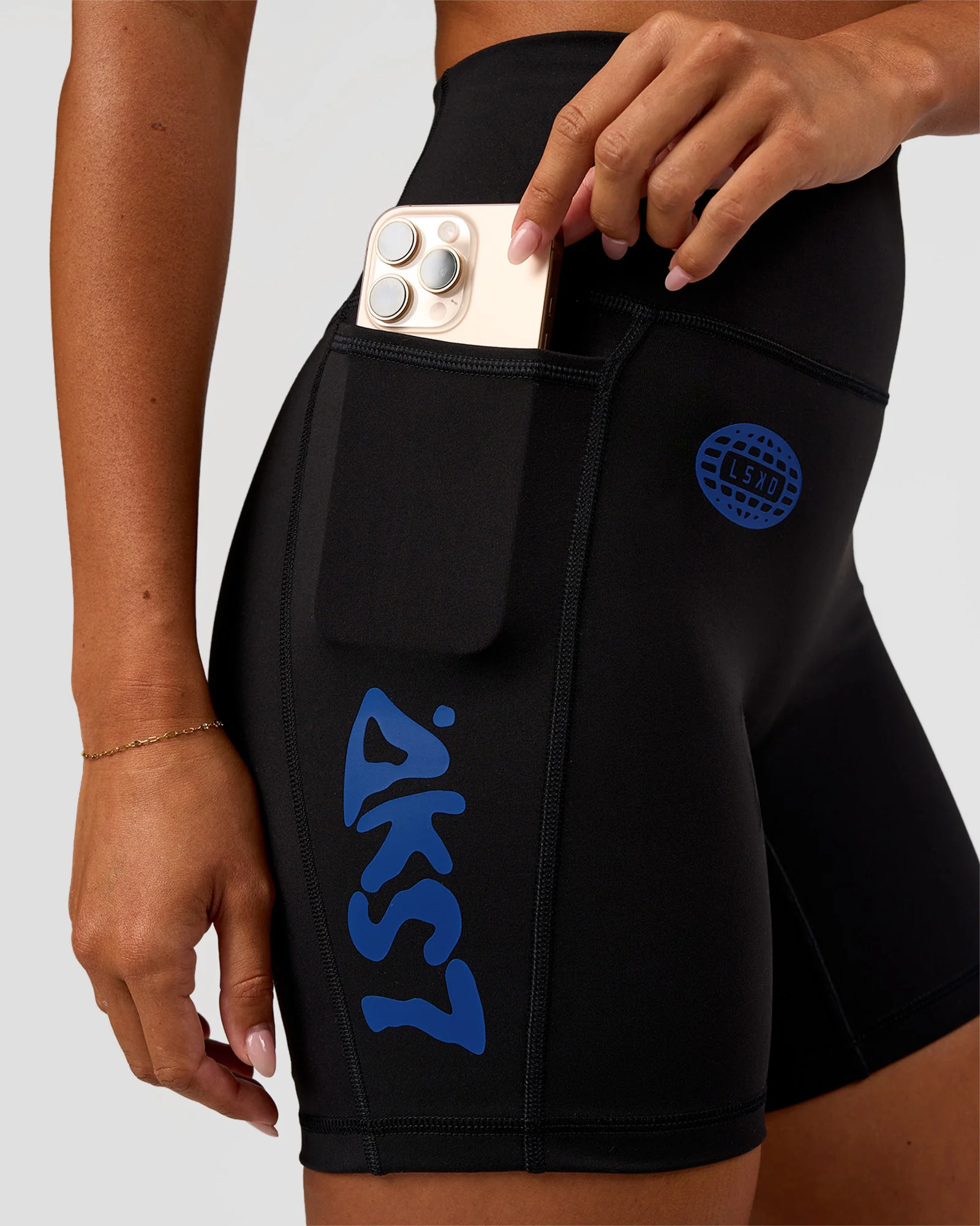 Fusion Hype Graphic Ultra High-Rise 6" Short Pockets - Black-Electric Indigo - Image 3
