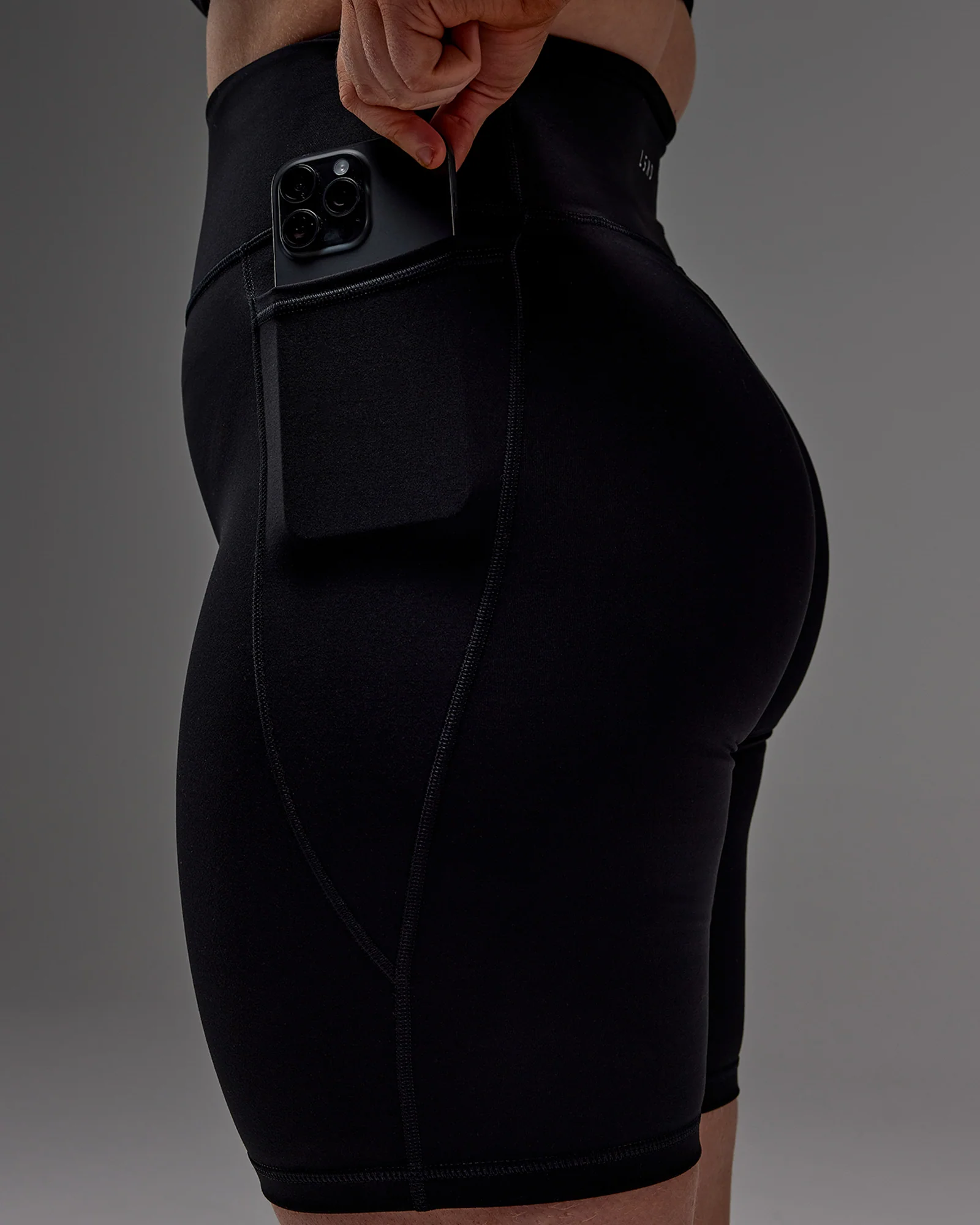 Fusion Ultra High-Rise 9" Short Pockets - Black - Image 27