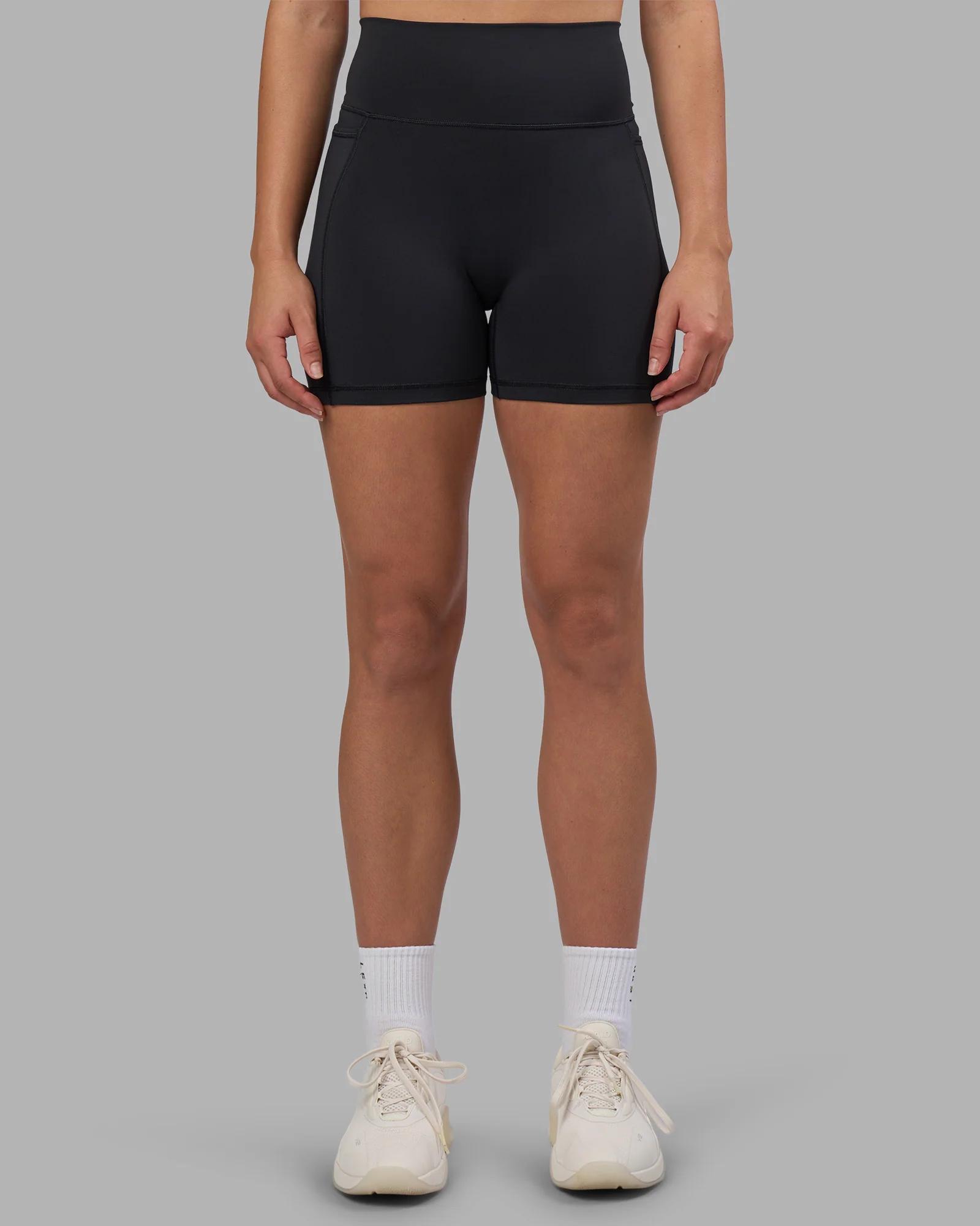 Fusion V-Contour Ultra High-Rise 4' Short Pockets - Black - Image 2