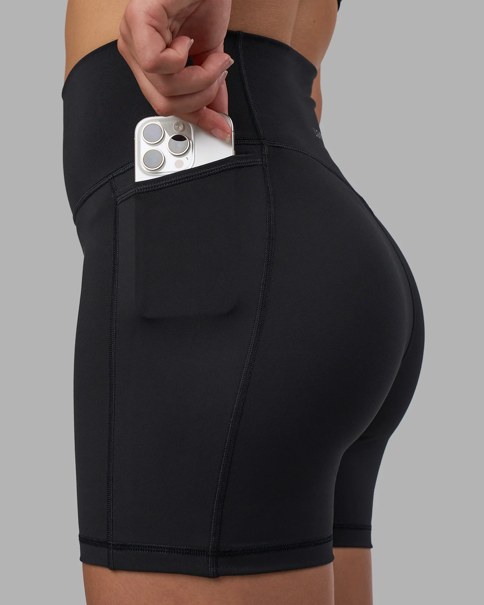 Fusion V-Contour Ultra High-Rise 4' Short Pockets - Black - Image 6