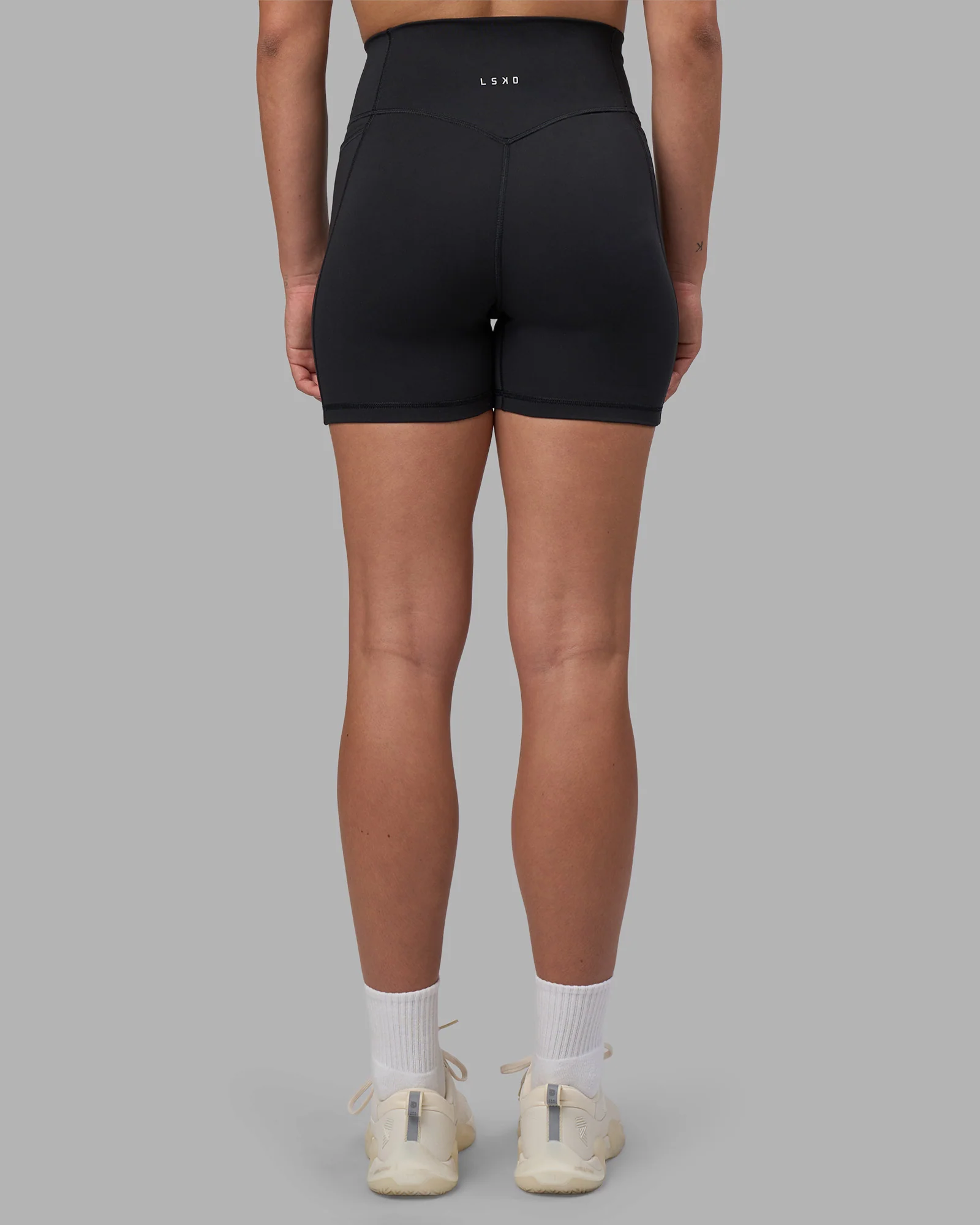 Fusion V-Contour Ultra High-Rise 4' Short Pockets - Black - Image 8