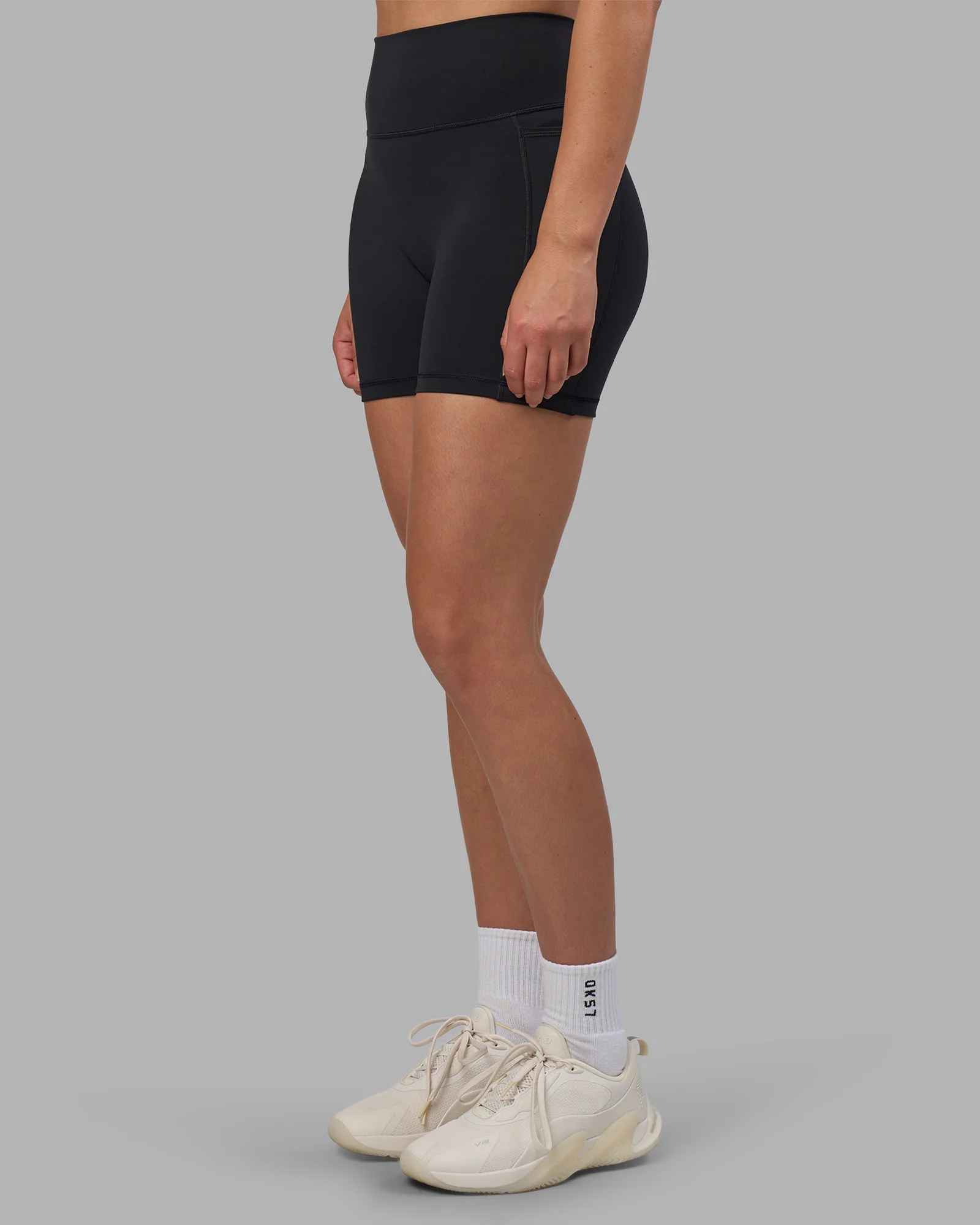 Fusion V-Contour Ultra High-Rise 4' Short Pockets - Black - Image 9