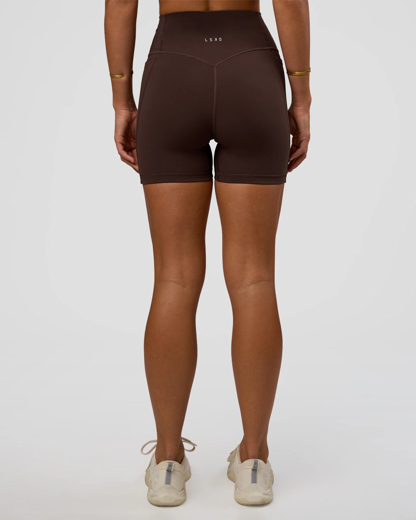 Fusion V-Contour Ultra High-Rise 4' Short Pockets - Hot Chocolate - Image 2