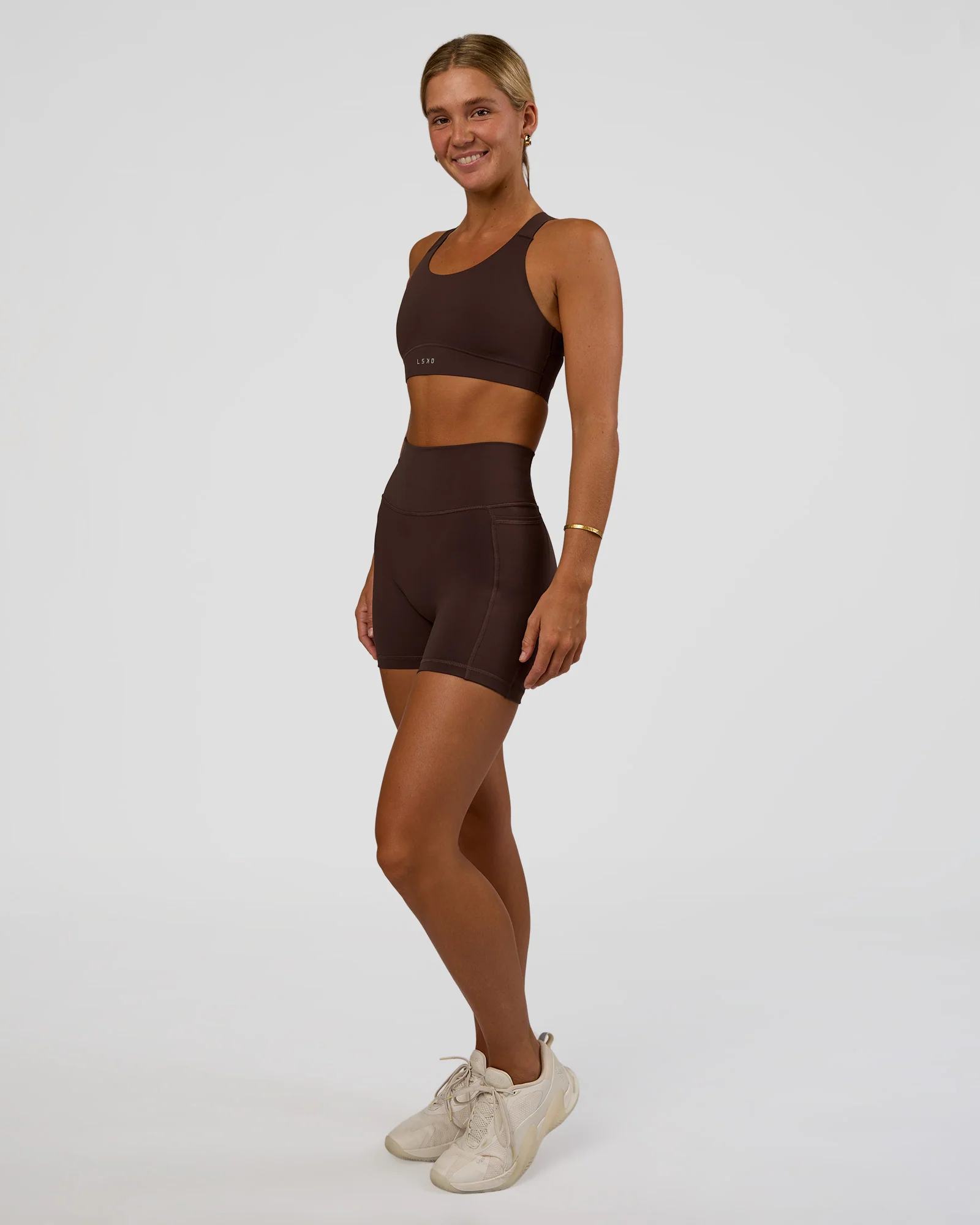 Fusion V-Contour Ultra High-Rise 4' Short Pockets - Hot Chocolate - Image 3