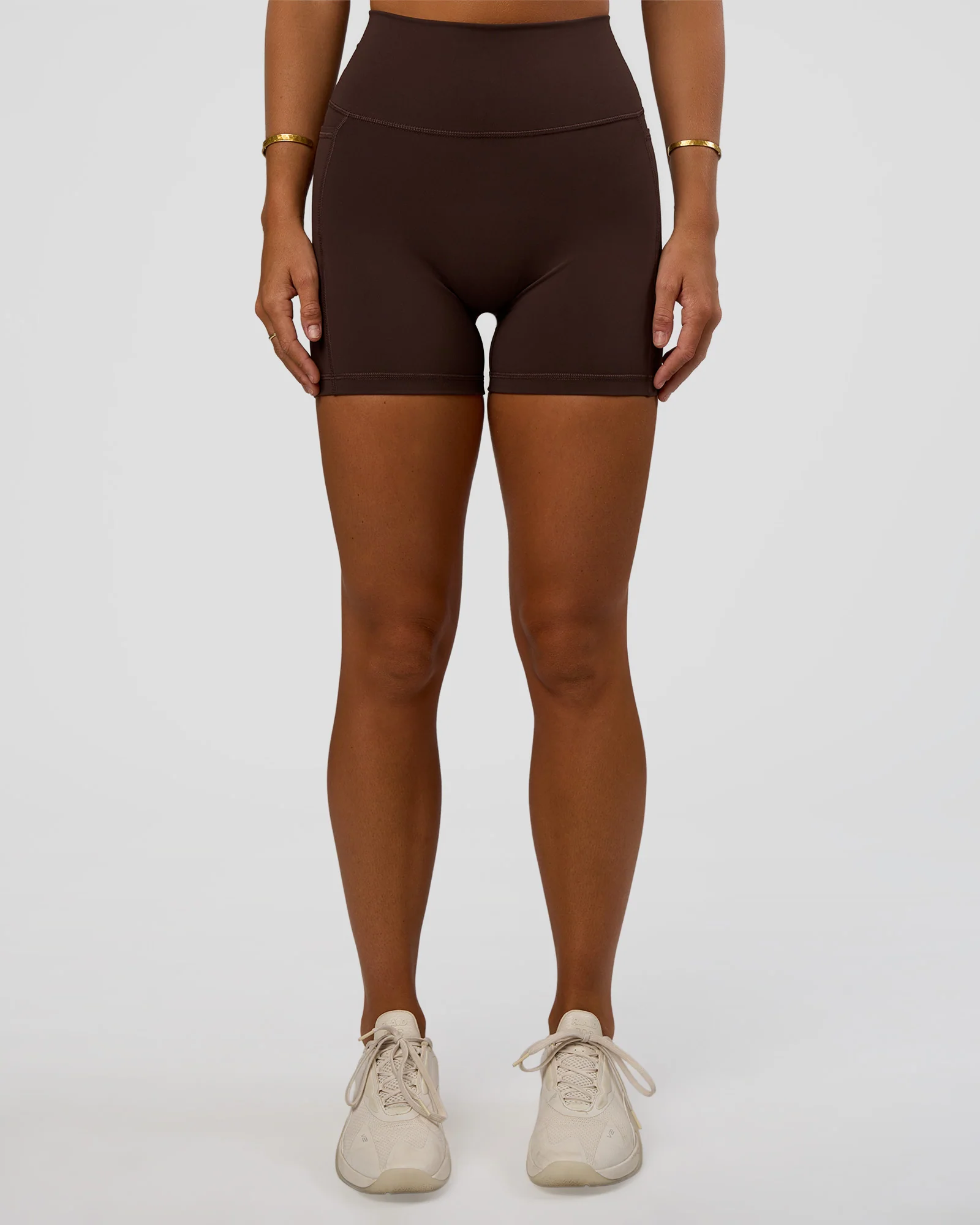 Fusion V-Contour Ultra High-Rise 4' Short Pockets - Hot Chocolate - Image 7