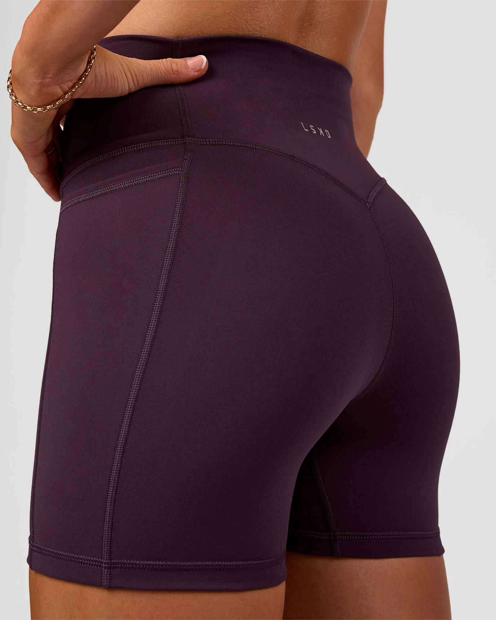 Fusion V-Contour Ultra High-Rise 4' Short Pockets - Midnight Plum - Image 2