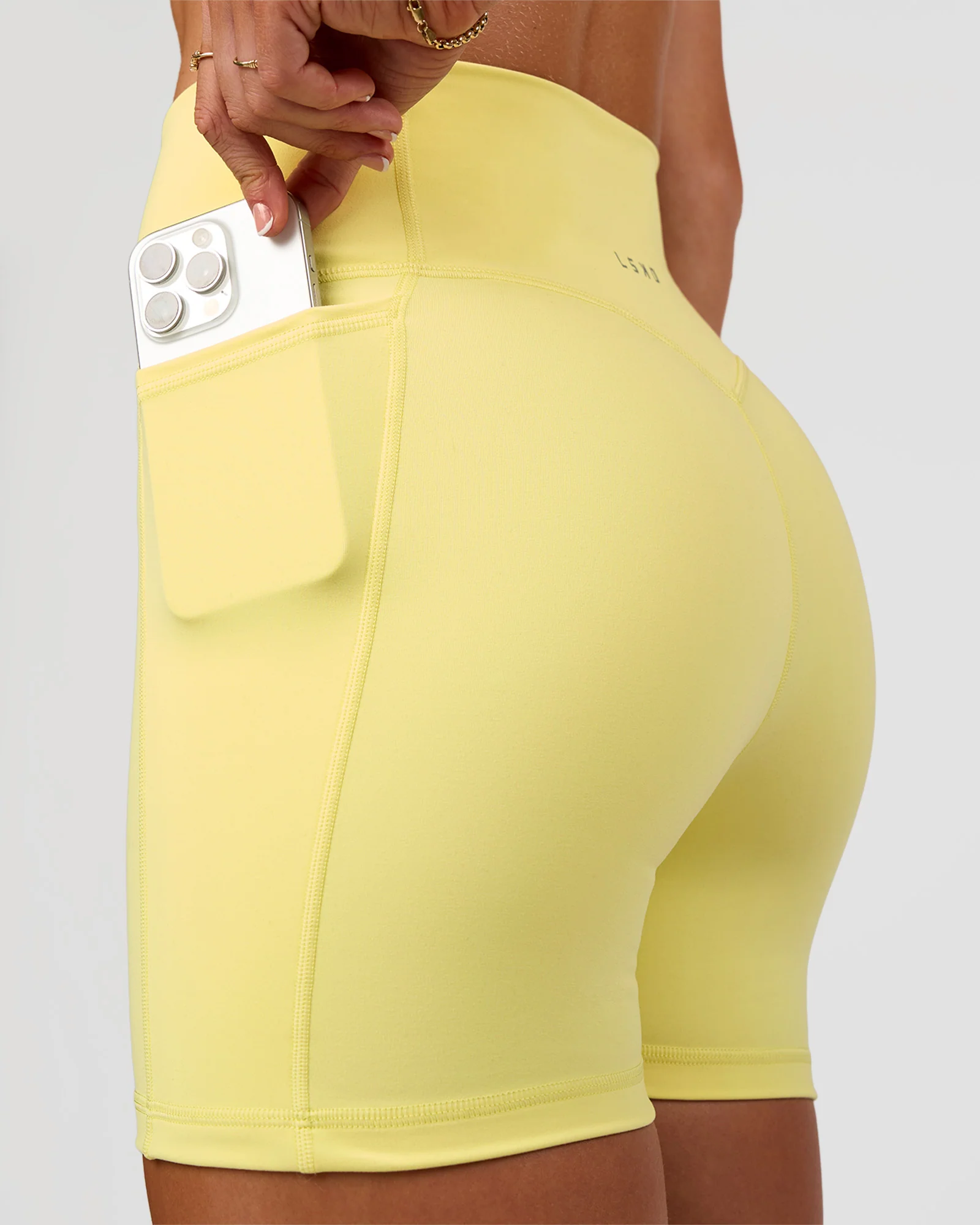 Fusion V-Contour Ultra High-Rise 4' Short Pockets - Yellow Fizz - Image 2