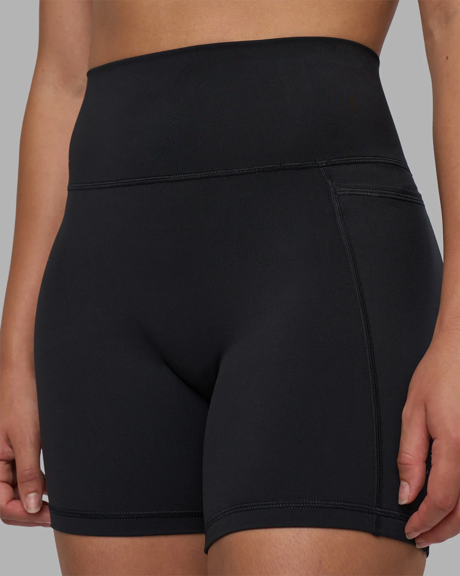 Fusion V-Contour Ultra High-Rise 6" Short Pockets - Black - Image 5