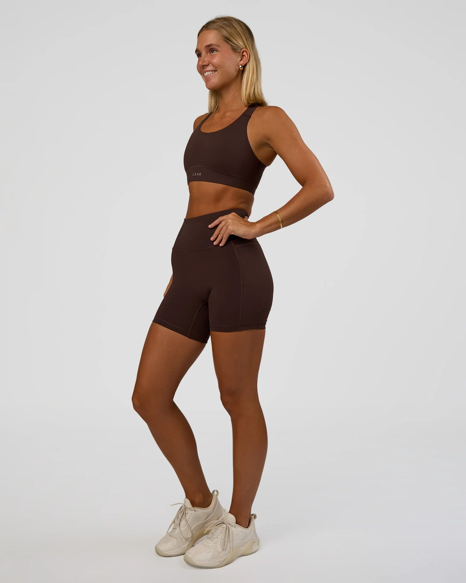 Fusion V-Contour Ultra High-Rise 6" Short Pockets - Hot Chocolate - Image 5