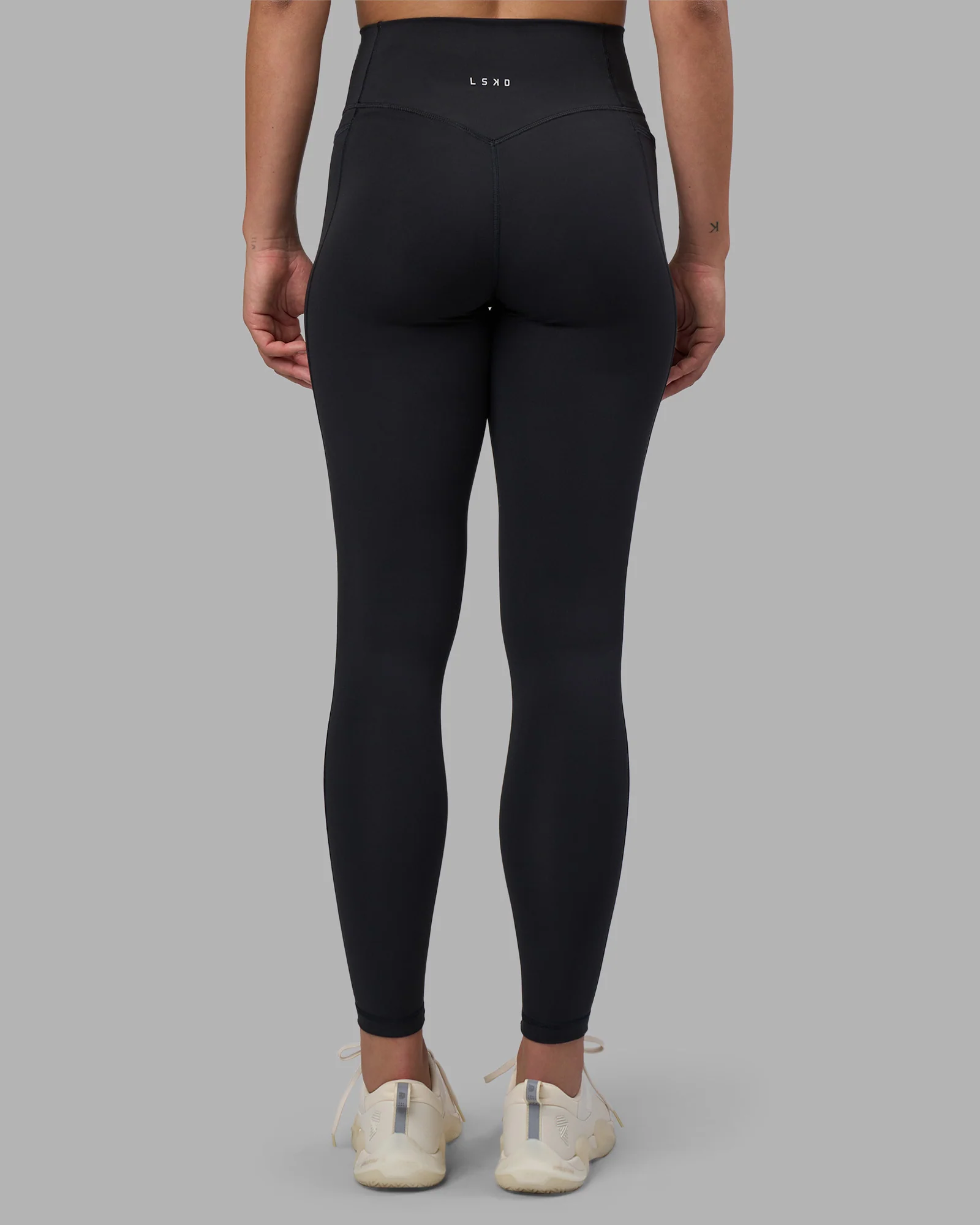 Fusion V-Contour Ultra High-Rise Full Length Legging Pockets - Black - Image 14