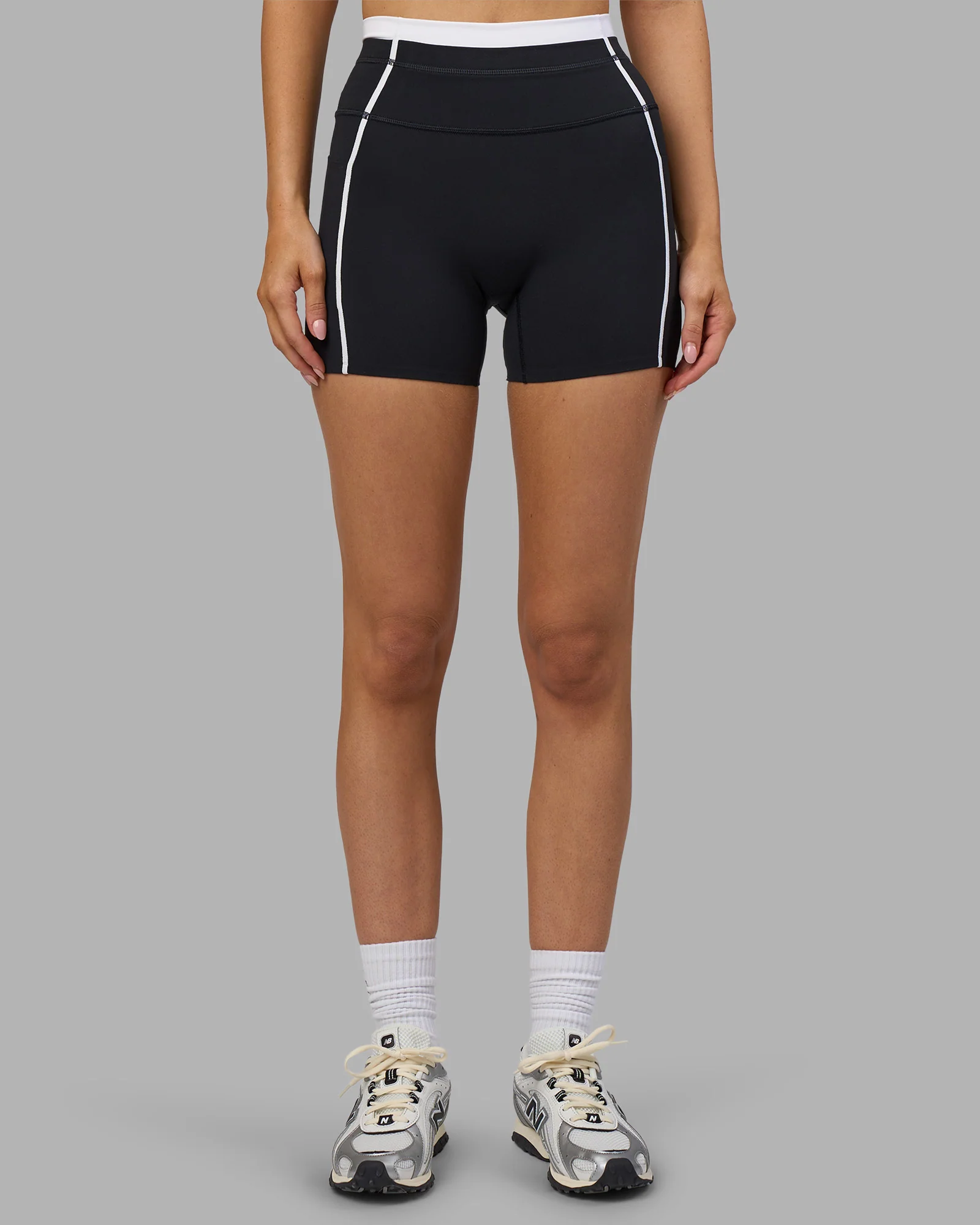Liberate Contrast High-Rise 4" Short Pockets - Black-White - Image 2