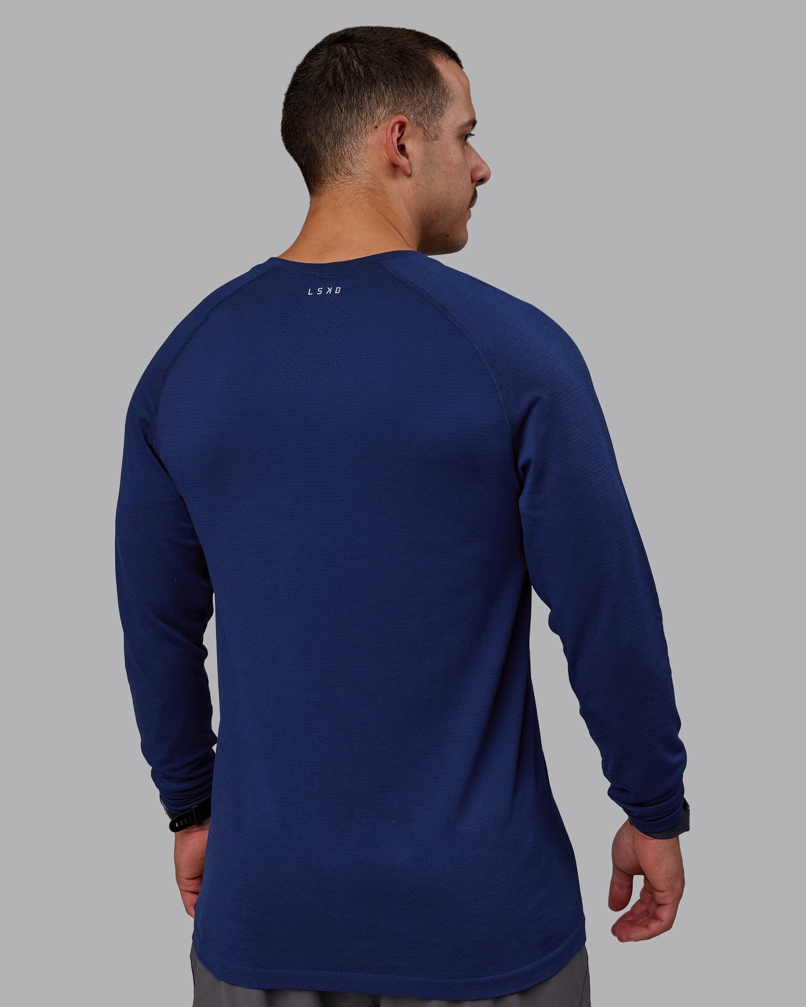 AeroFLX+ Seamless Long Sleeve Tee - Midnight Blue/Midnight Blue - Image 4