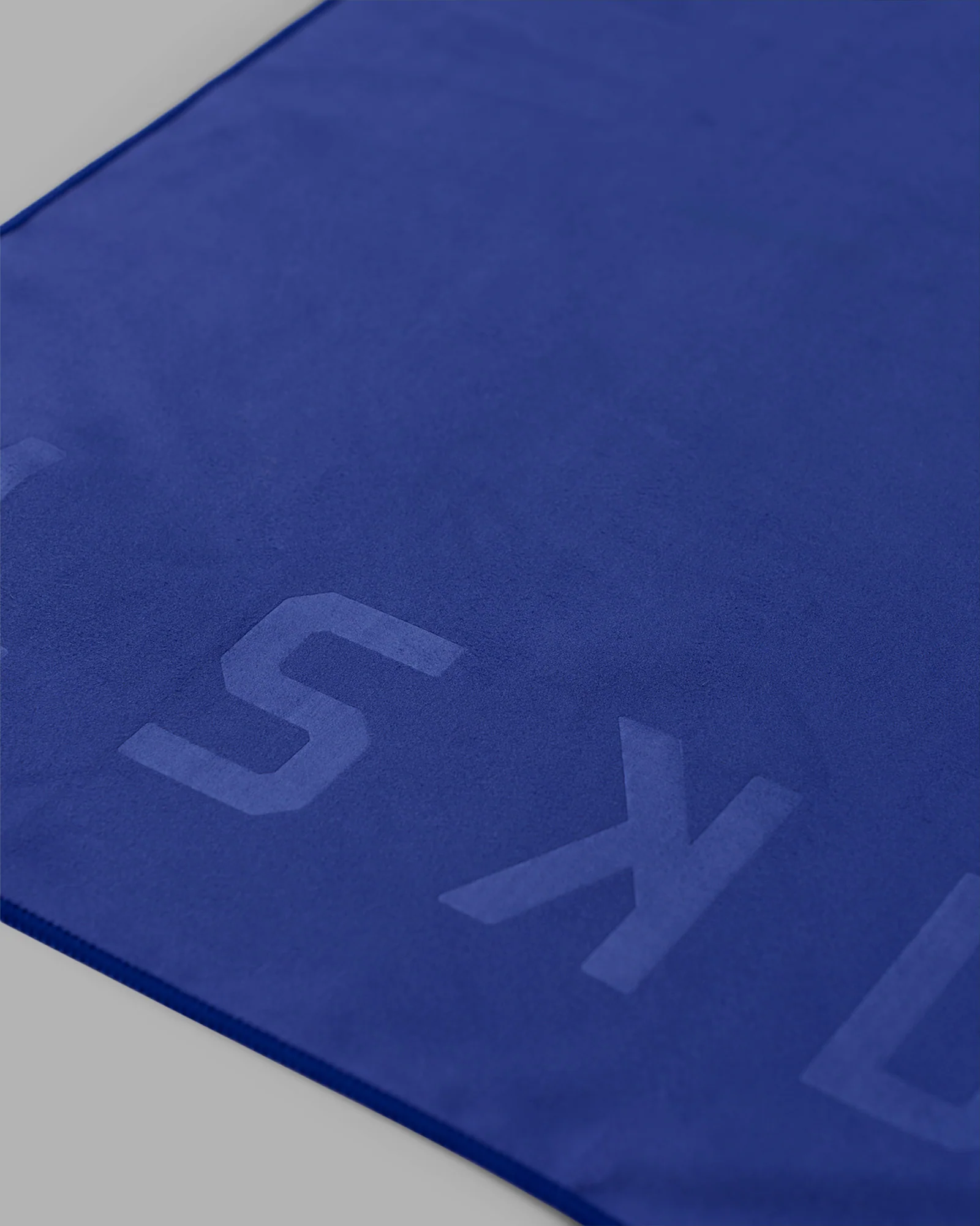 Perform Microfibre Lightweight Towel Small - Power Cobalt - Image 5