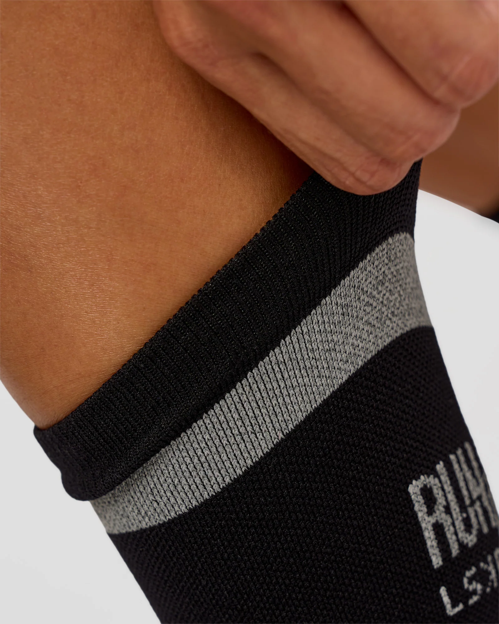 Run Club Fast Performance Socks 2.0 - Black-Reflective - Image 5